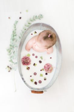 séance photo bain de lait avec fleurs