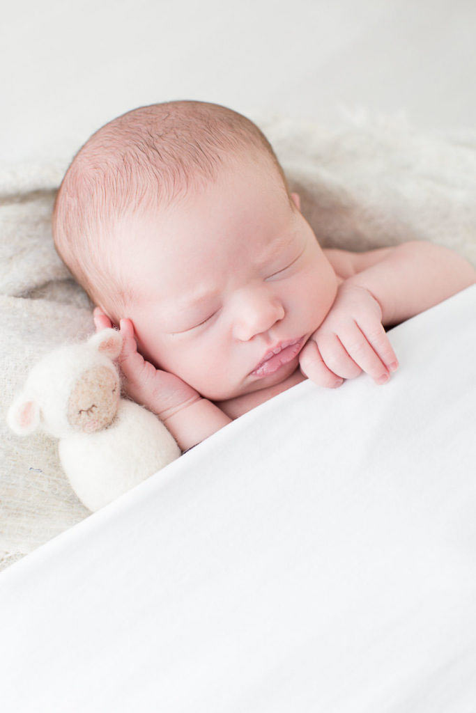 bébé de 5 jours en shooting photo toulouse