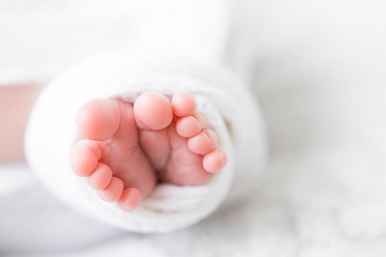 Photographie de petite pieds de bébé